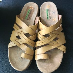 Tan BareTraps with toe ring design size 8.5